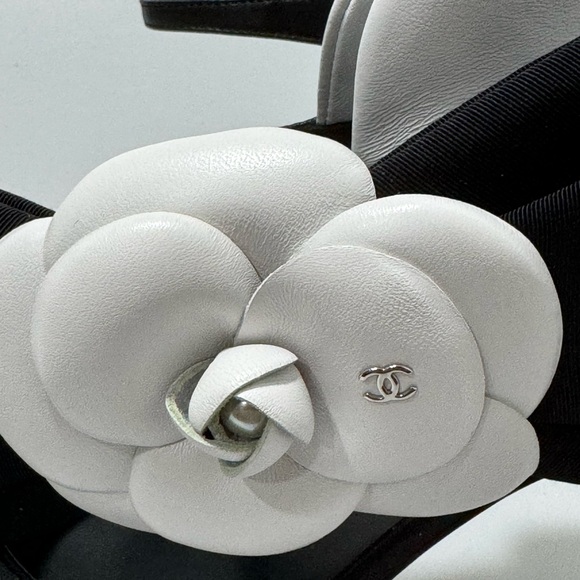 Chanel Mary Jane Shoes Lambskin Grosgrain Black White Winter Flower 37.5/US 7.5 - Picture 2 of 9